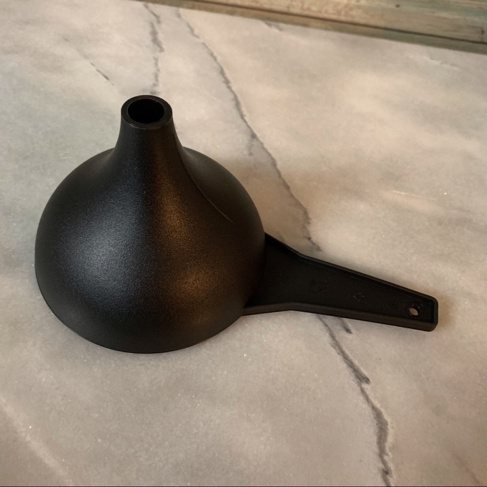 Tupperware Funnel New - Picture 2 of 5